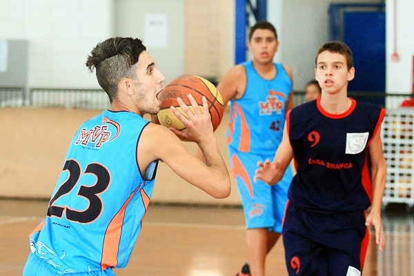 Atletas do MVP durante partida em novembro deste ano